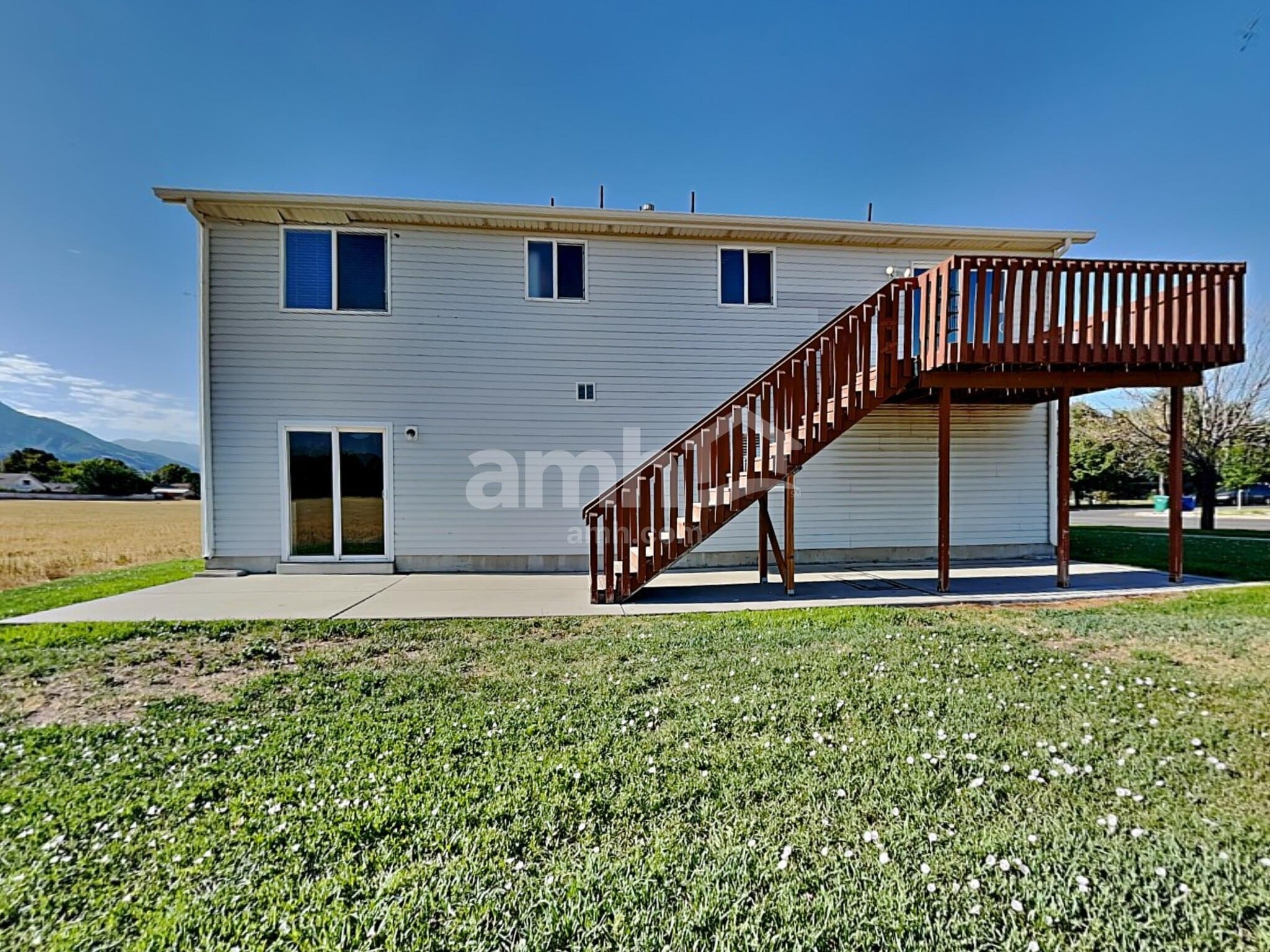 Building Photo - 340 W Oaks Dr