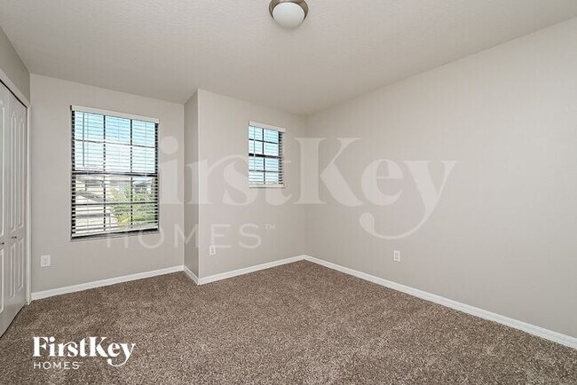 Building Photo - 2704 Garden Falls Dr