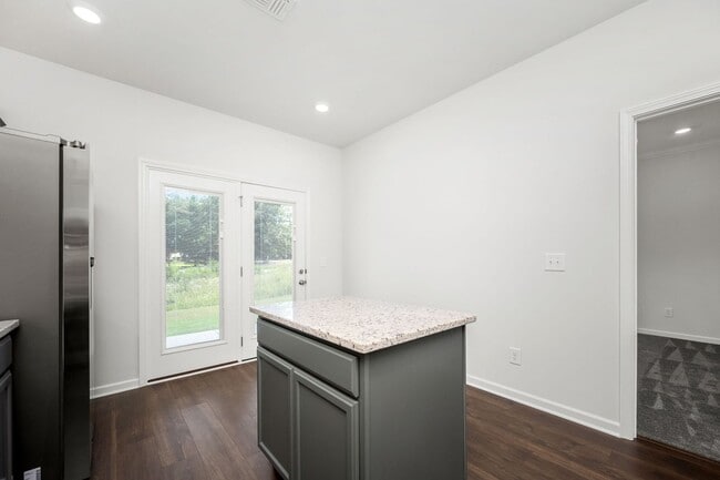 Building Photo - Park Place Townhome!