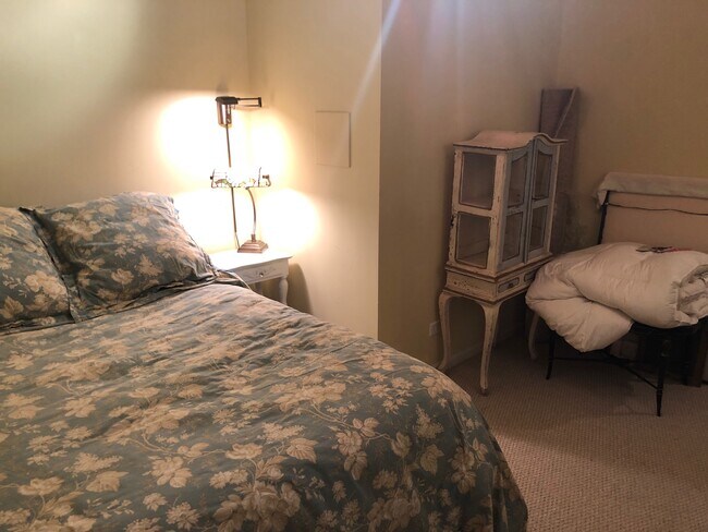 Basement Bedroom - 1604 W Edgewater Ave