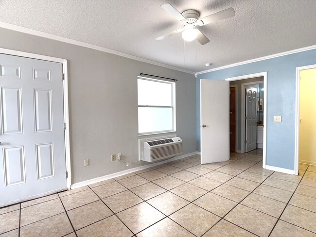 Building Photo - Move-in ready Efficiency in the Coveted Area of Four Corners Area—Water and Electric Included (wi...