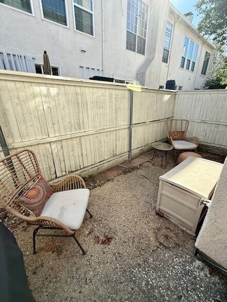 Building Photo - 4424 Holland Ave