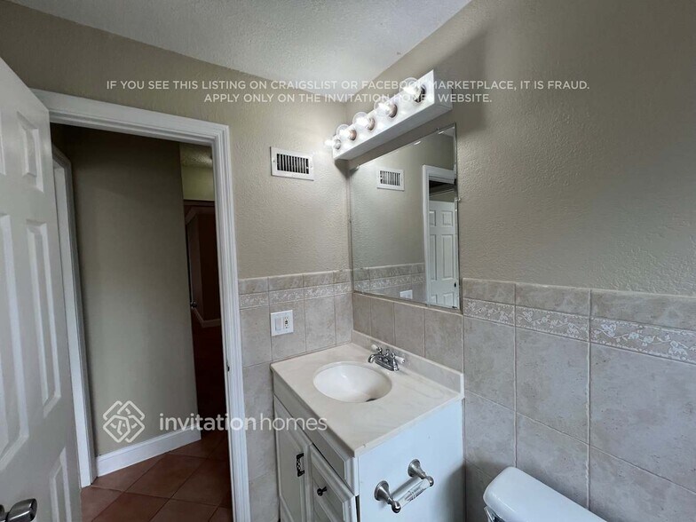 Building Photo - 11360 NW 37th Pl