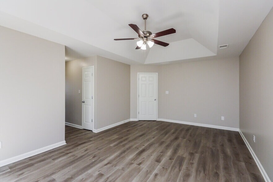Building Photo - 137 Lantana Dr