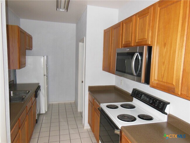 Building Photo - 1641 Kuehler Ave