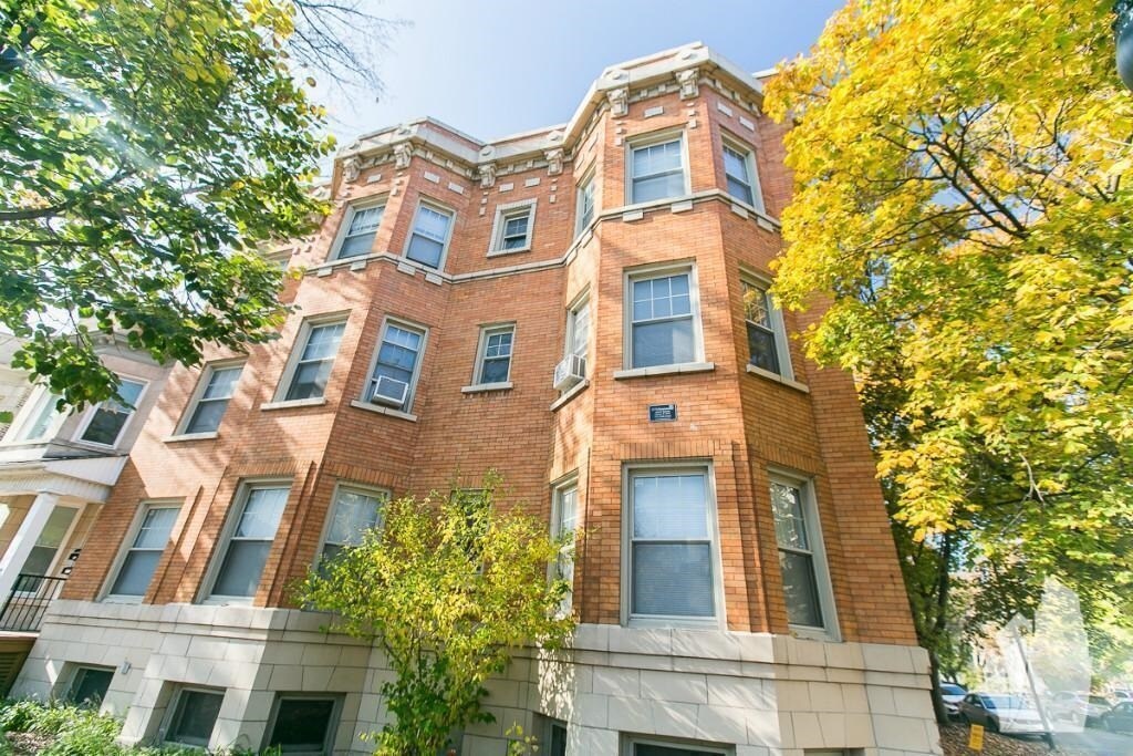 Building Photo - 1615 W Berteau Ave