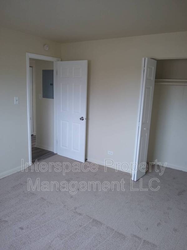 Building Photo - 9957 S Cicero Ave