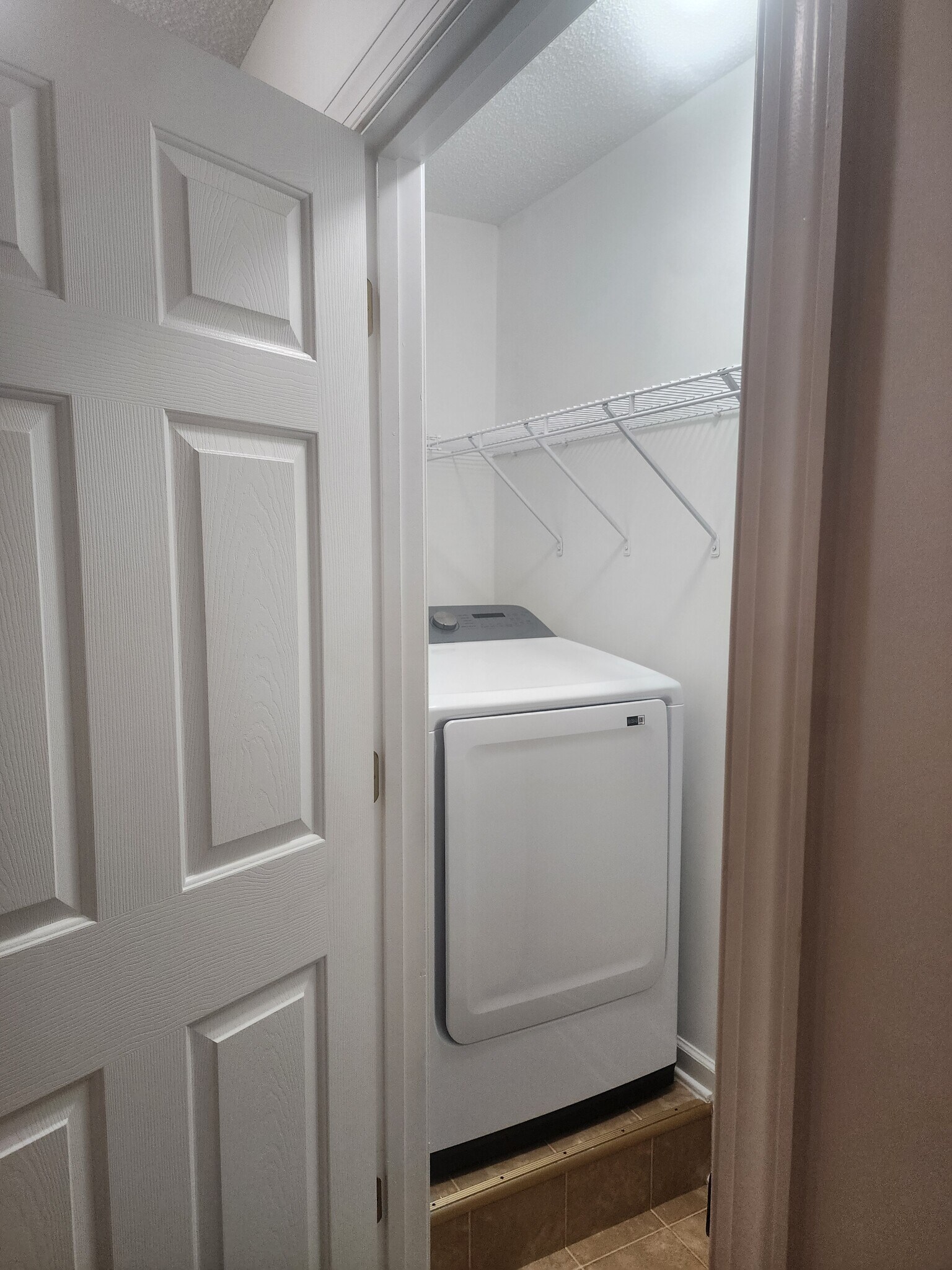 Laundry with Shelves - 837 Shackleton Rd