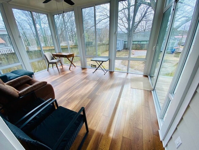 Building Photo - Spectacular 4Bed/3Bath Minutes to Duke with Fenced In Yard