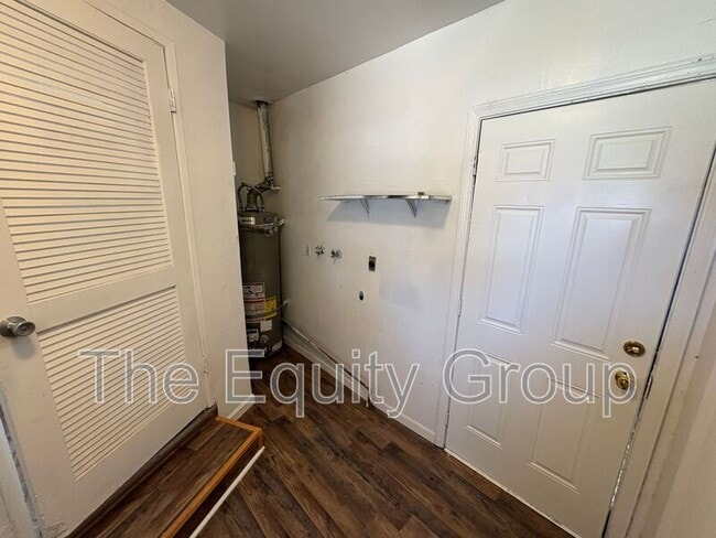 Building Photo - 495 N Perry Ave
