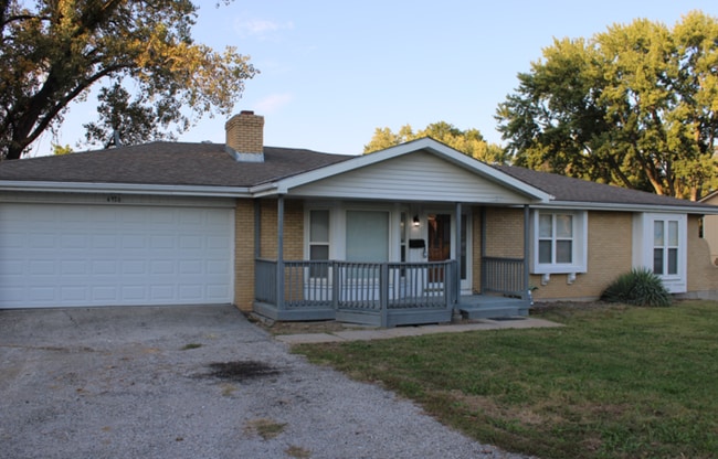 Building Photo - 4 Bedroom and 3 full bath home in Kansas C...