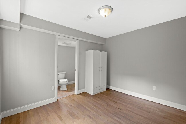 Building Photo - Beautifully Renovated 3 bed, 3 bath Home in the Southside Flats