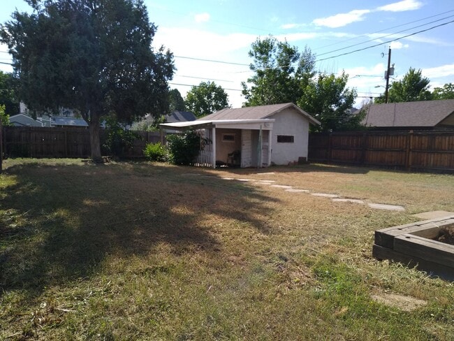 Building Photo - DU Charming 1920's Bungalow 2 Beds 1 Bath  Available Now