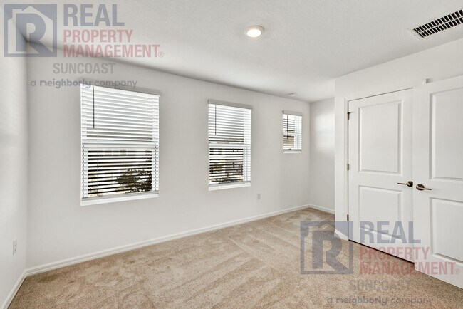 Building Photo - 8700 Daybreak St