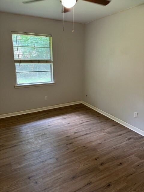 Building Photo - 1927 Montrose Dr