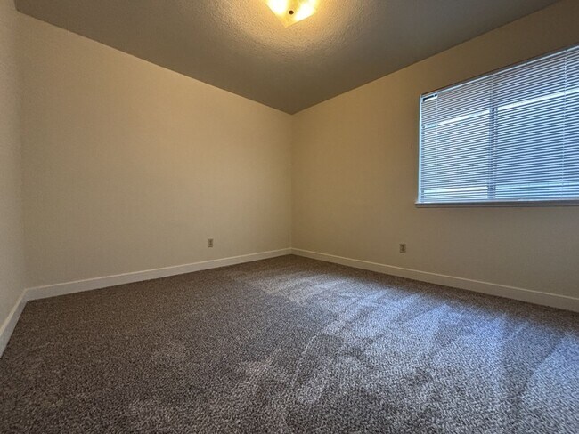 Building Photo - 857 Adams Terrace