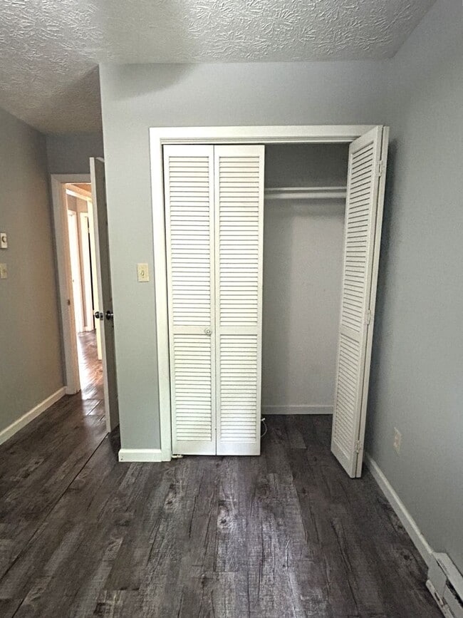 Building Photo - Three-Bedroom Upper Duplex Near Downtown B...