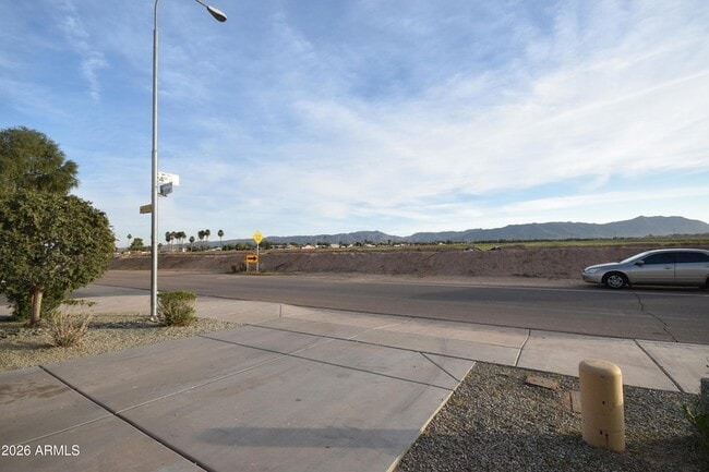 Building Photo - 2404 W Roeser Rd