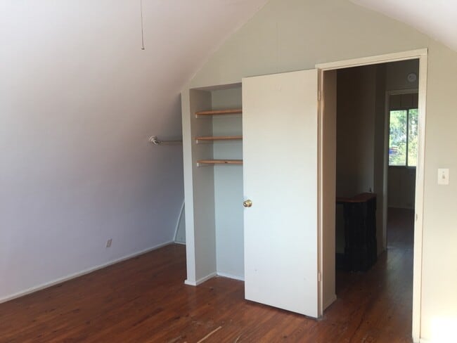 Building Photo - Unique & Affordable 2 Bedroom on Eastside ...