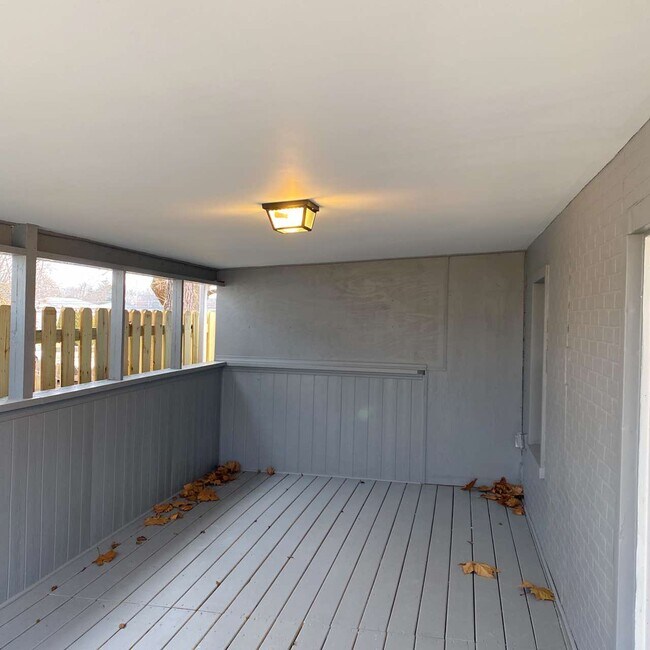 Building Photo - 3102 Baybriar Rd