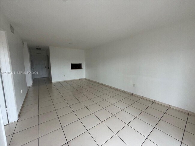 Building Photo - 120 Royal Palm Rd