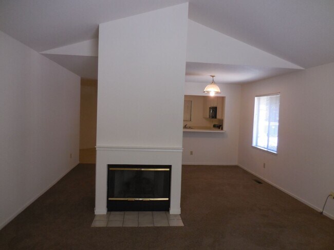 Building Photo - Spacious 2-Bedroom, 2-Bath Single-Story Du...