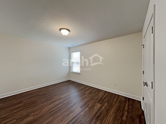 Building Photo - 1018 Bentley Pl