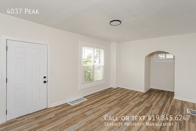 Building Photo - 4037 Peak-