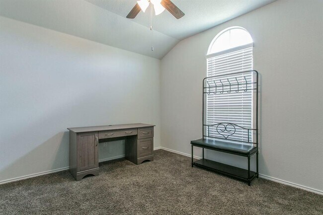 Building Photo - 117 Kinglet Dr