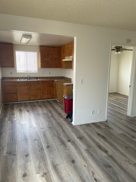 Kitchen - 1515 W 84th Pl