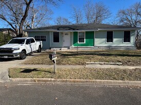 Building Photo - 709 S 11th St