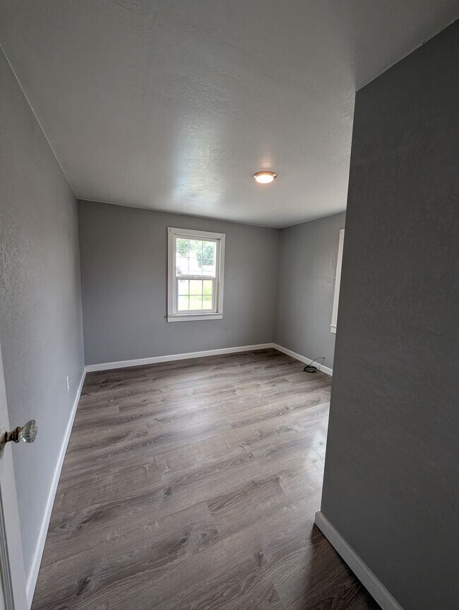 Building Photo - 515 Miller Ave