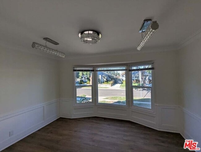 Building Photo - 3966 S Victoria Ave