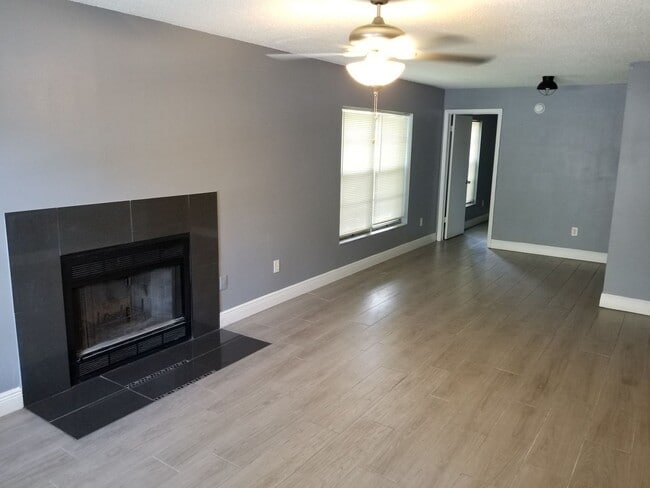 Building Photo - 4004 Dream Oak Pl
