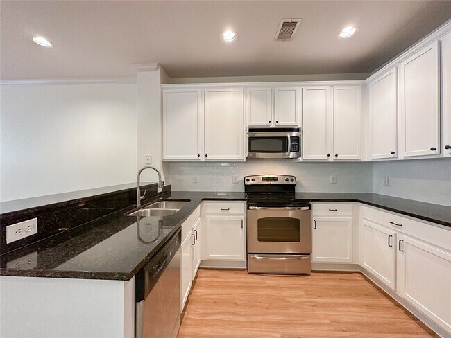 Building Photo - 3001 Murworth Dr