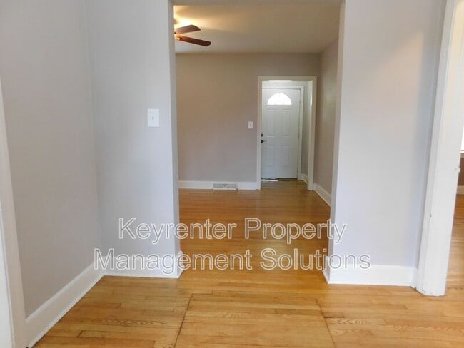 Building Photo - 325 James Ave