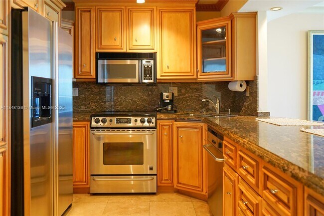 Building Photo - 5701 Collins Ave