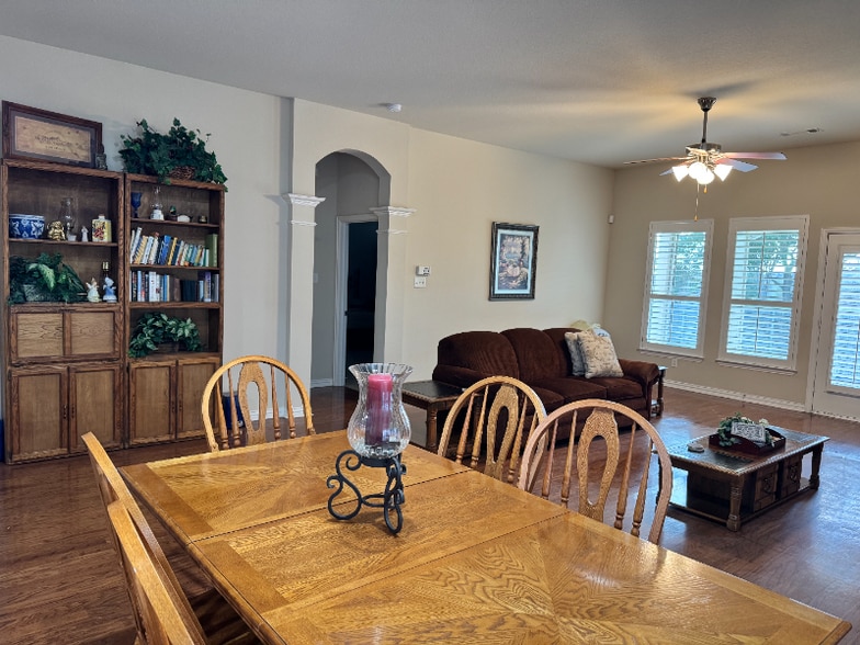 Building Photo - 5317 Ridgeson Dr