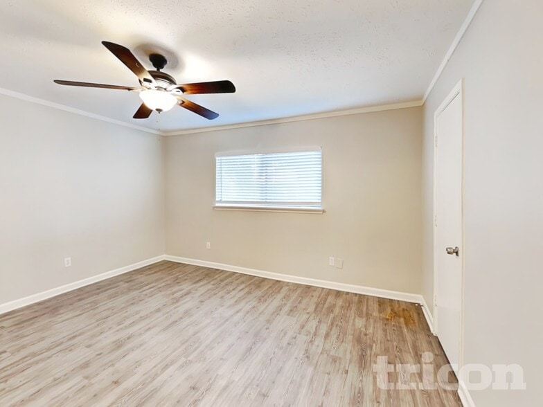 Building Photo - 2407 Springridge Dr