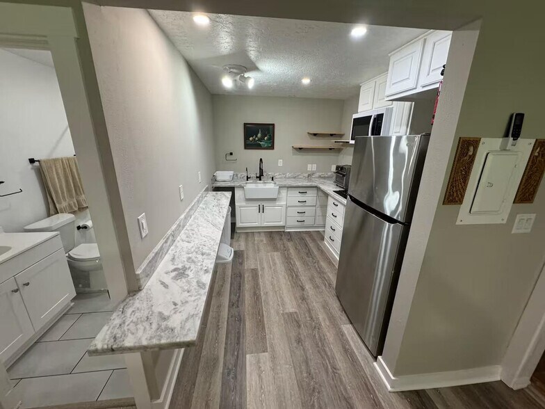 Building Photo - 2371 Le Ruth Dr
