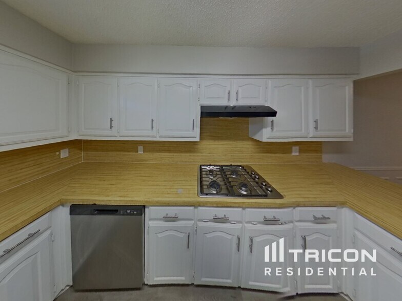 Building Photo - 622 Stoneybrook Dr