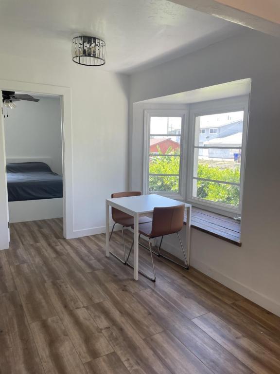 Building Photo - 4037 1/2 National Ave, Upstairs, San Diego, CA 92113