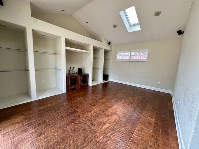 Building Photo - 565 Eden Ct
