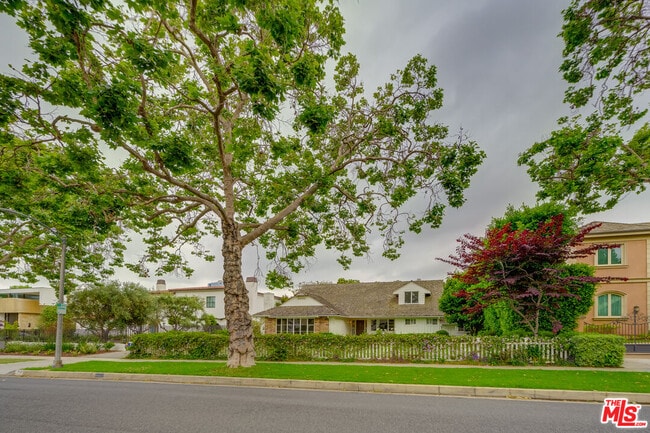 Building Photo - 713 Walden Dr