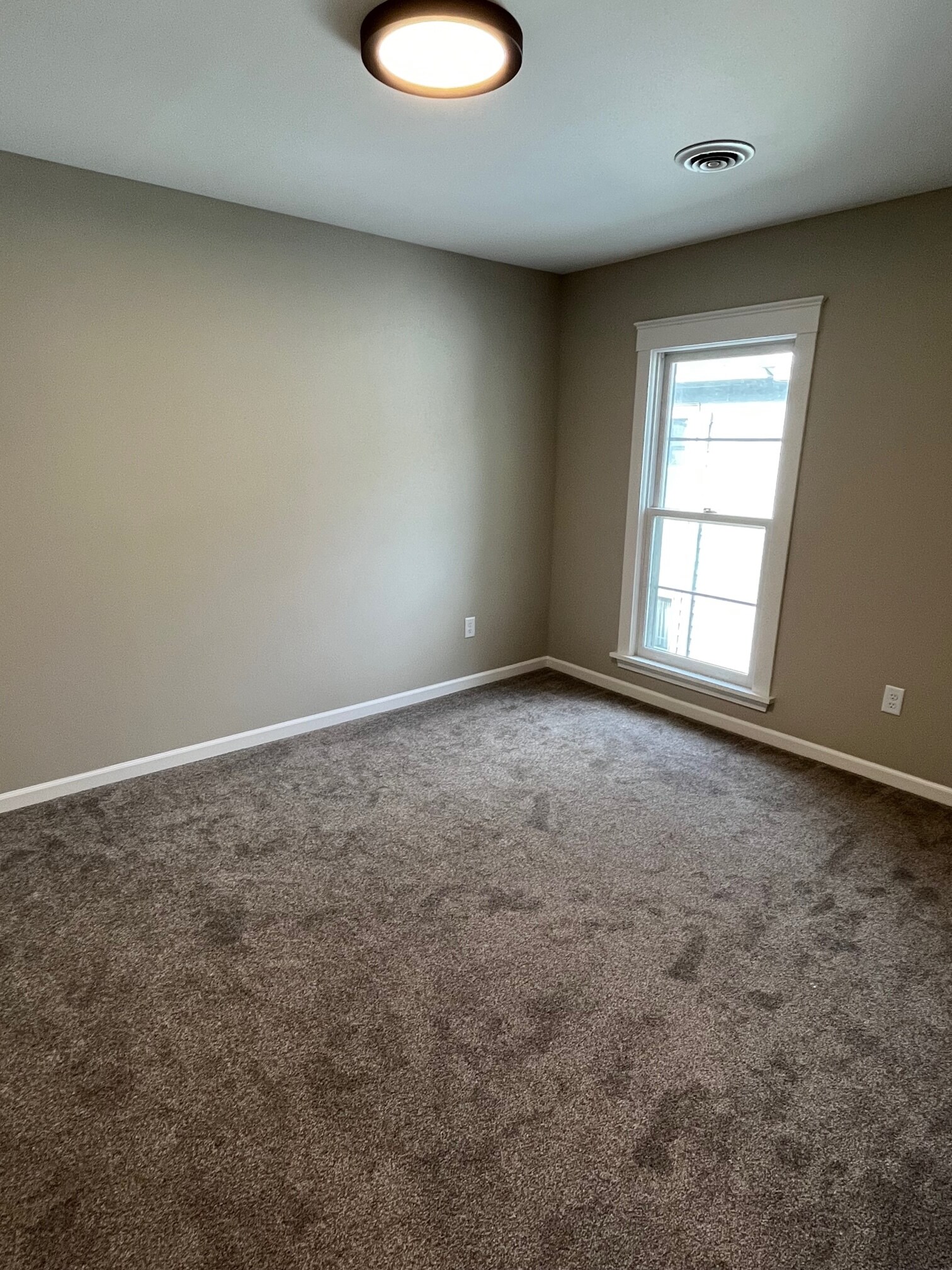 Building Photo - 2317 Polk St NE