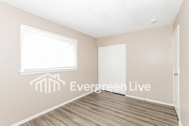 Building Photo - 5987 Sunridge Dr