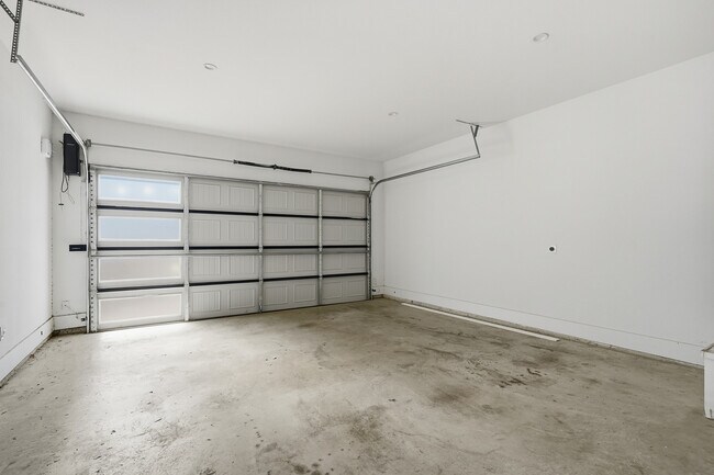 Building Photo - 2345 Hondo Ave