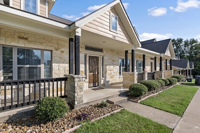 Building Photo - Pre-Leasing for Summer 2025 Move-In, First...