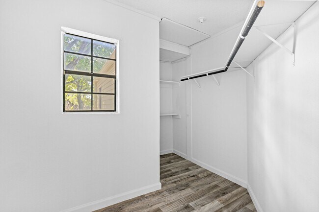 Building Photo - Beautiful & Unique Rental Home Spacious, C...