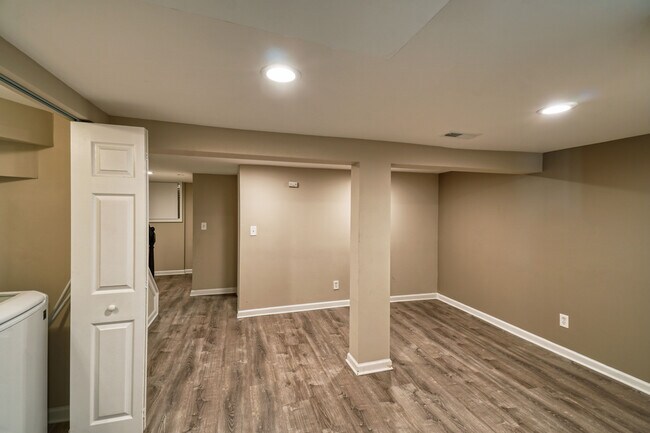 Building Photo - 28 54th St SE